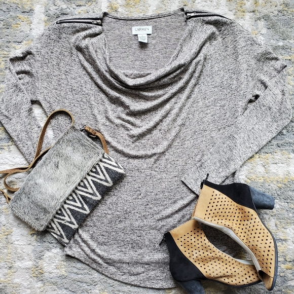 CARMEN Carmen Marc Valvo Zip Shoulder Knit Top - Picture 9 of 10